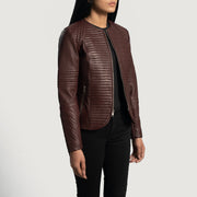 
Maroon Sheepskin Leather Biker Jacket - Pamje e pasme me supe të theksuara dhe buzë të pastër