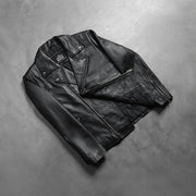 
Pamje e veshur në trup:  Noah Black Leather Biker Jacket në model në dritë natyrale dite