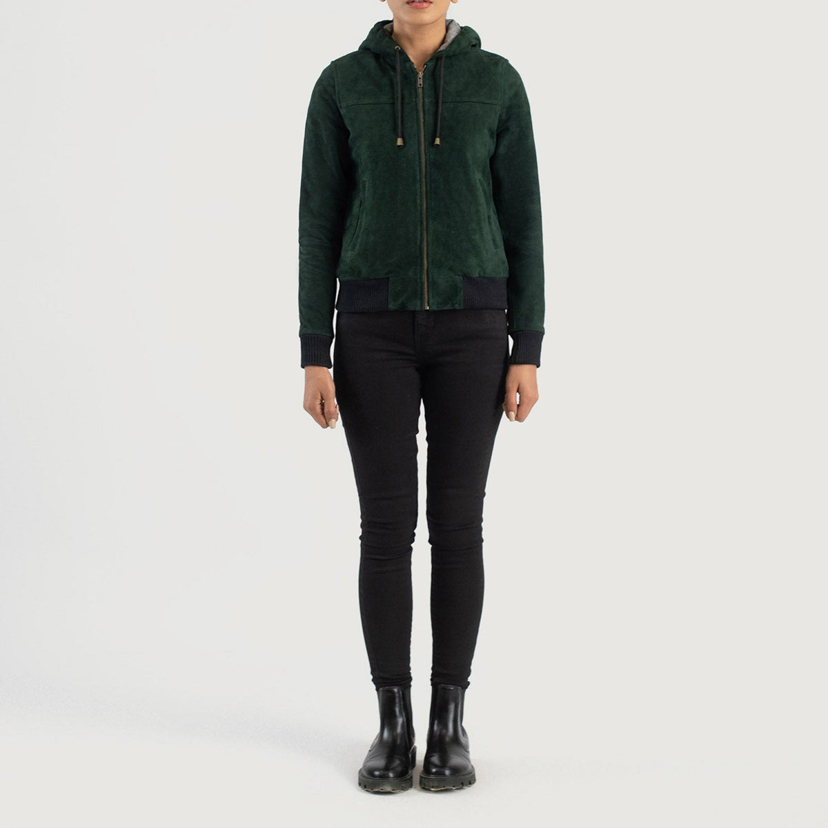 
Rebella Green Hooded Suede Bomber Jacket - Pamje anësore me prerje ergonomike të mëngëve