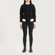 
Sasha A1 Black Suede Bomber Jacket - Pamje anësore me prerje ergonomike të mëngëve
