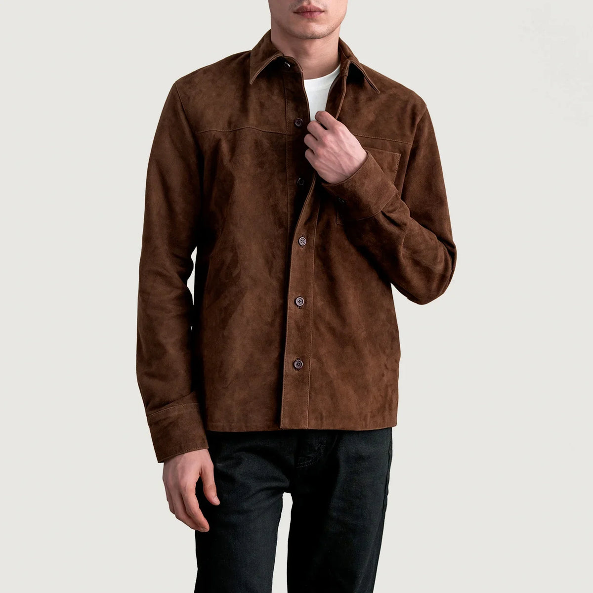 
Scout Mocha Suede Leather Shirt për Meshkuj për Meshkuj in Brown Goatskin Suede - Pamje ballore dhe siluetë e përshtatur | Bli online