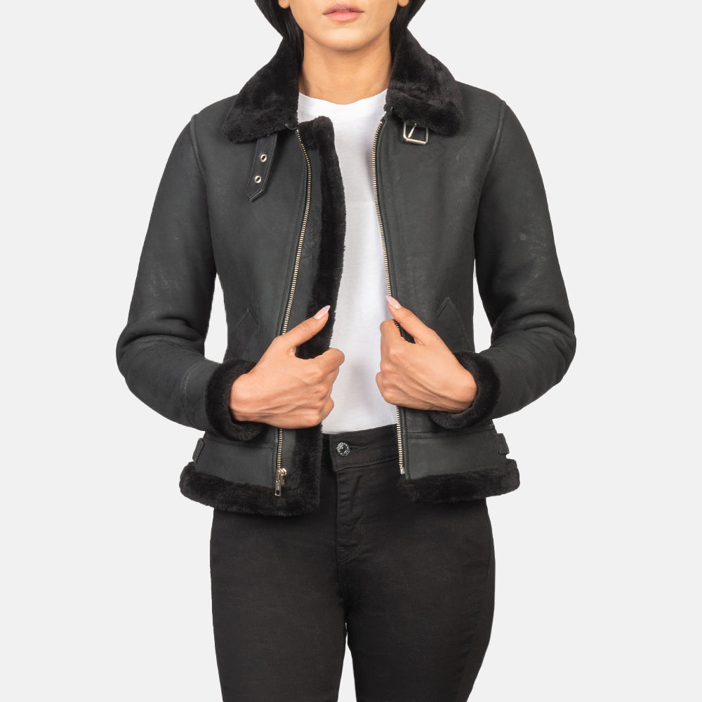 
Sherilyn B-3 Distressed Black Leather Bomber Jacket in Distressed Black Sheepskin Snuffed - Pamje ballore dhe siluetë e përshtatur | Bli online