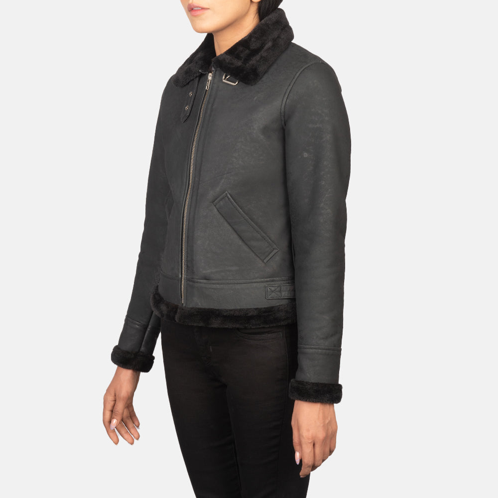 
Distressed Black Sheepskin Snuffed Bomber Jacket - Pamje e pasme me supe të theksuara dhe buzë të pastër