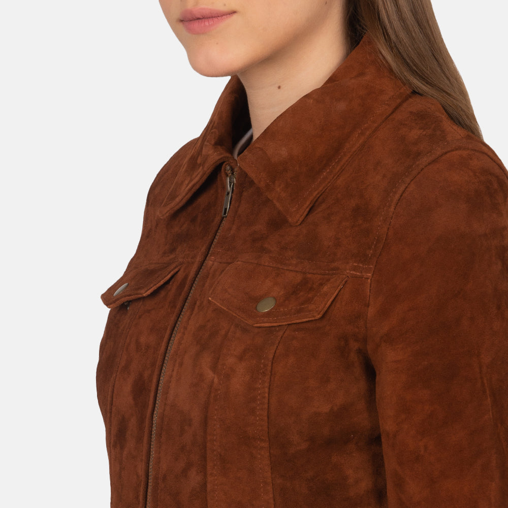 
Suzy Brown Suede Trucker Jacket - Pamje anësore me prerje ergonomike të mëngëve
