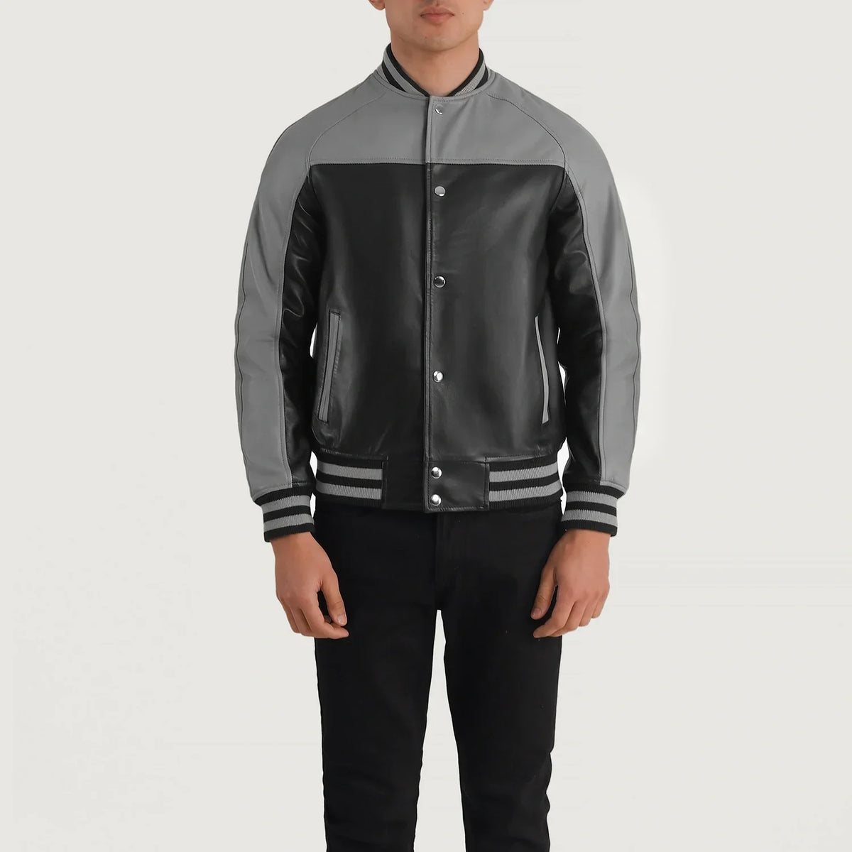 
Detaje nga afër of Varsity & Snap Buttons Hardware on Terrance Black & Red Leather Varsity Jacket