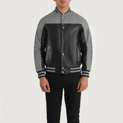 
Detaje nga afër of Varsity & Snap Buttons Hardware on Terrance Black & Red Leather Varsity Jacket
