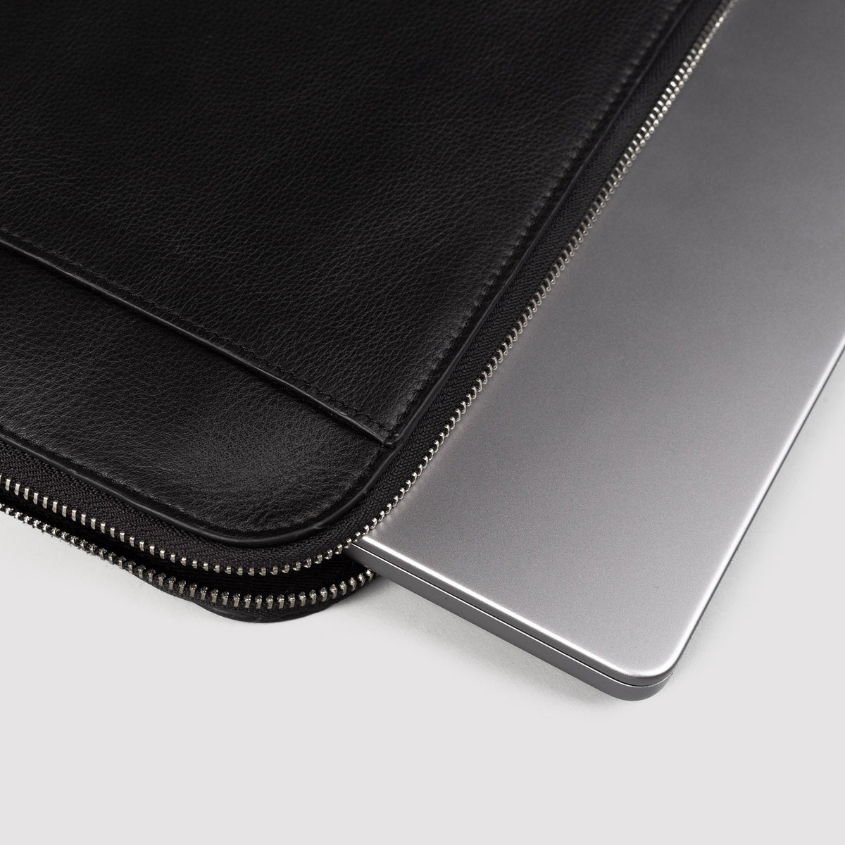 
The Baxter Leather Laptop Sleeve për Femra për Femra – alternate product view 4