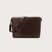 
The Carismatico Vintage Brown Leather Messenger Bag For Men & Women in Vintage Brown Full-Grain Leather - Full Exterior Pamje ballore dhe siluetë e përshtatur | Bli online