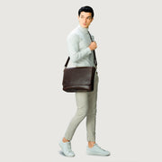 
Vintage Brown Full-Grain Leather Messenger Bag - Pamje e pasme me rripa lëkure të përforcuar