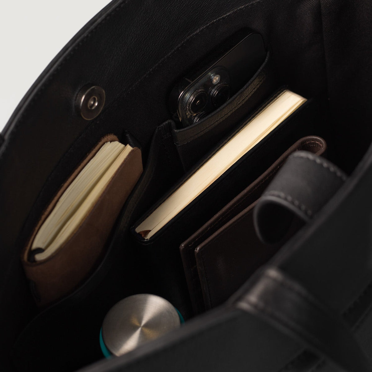 
The Poet Çantë tote lëkure – alternate product view 8