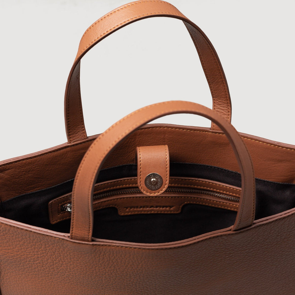 
The Poet Çantë tote lëkure – alternate product view 8