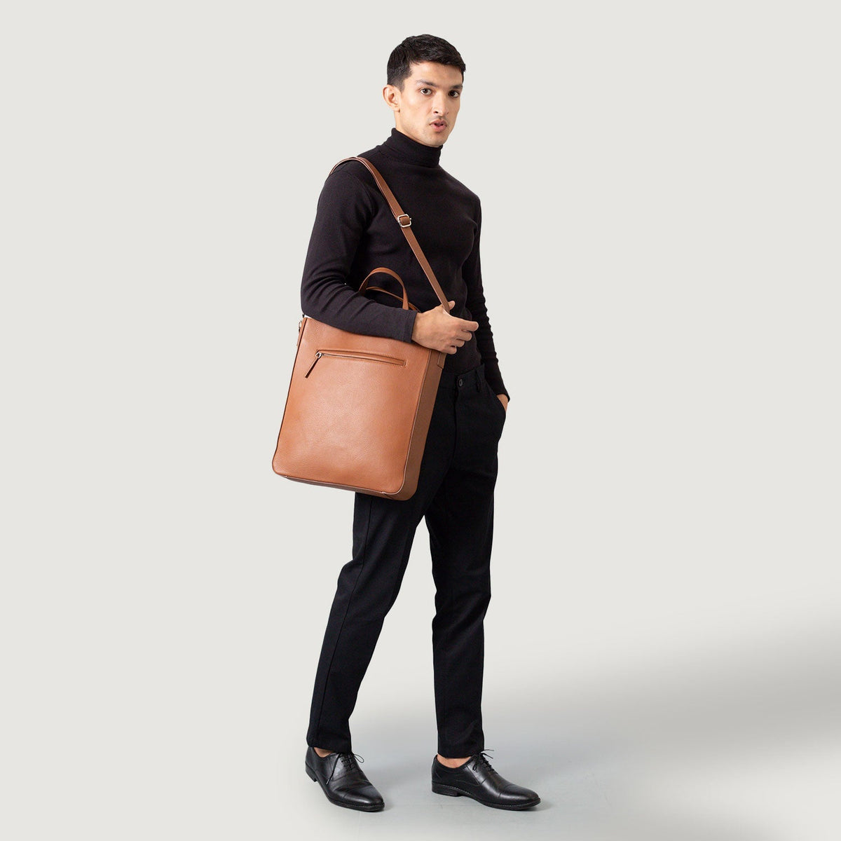 
The Poet Çantë tote lëkure – alternate product view 9