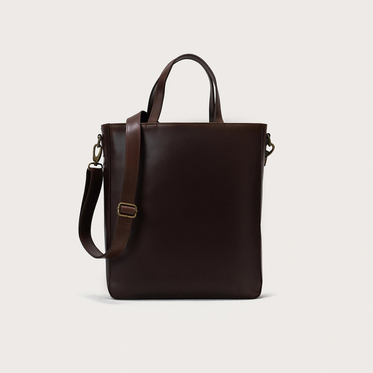 
The Poet Vintage Brown Leather Tote Bag For Men & Women in Vintage Brown Full-Grain Leather - Full Exterior Pamje ballore dhe siluetë e përshtatur | Bli online