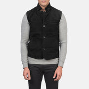 
Detaje nga afër of Notch with removable throat latch & Button Hardware on Tony E zezë Suede Vest për Meshkuj