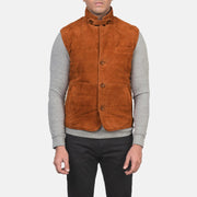 
Detaje nga afër of Notch with removable throat latch & Button Hardware on Tony Kafe Suede Vest për Meshkuj