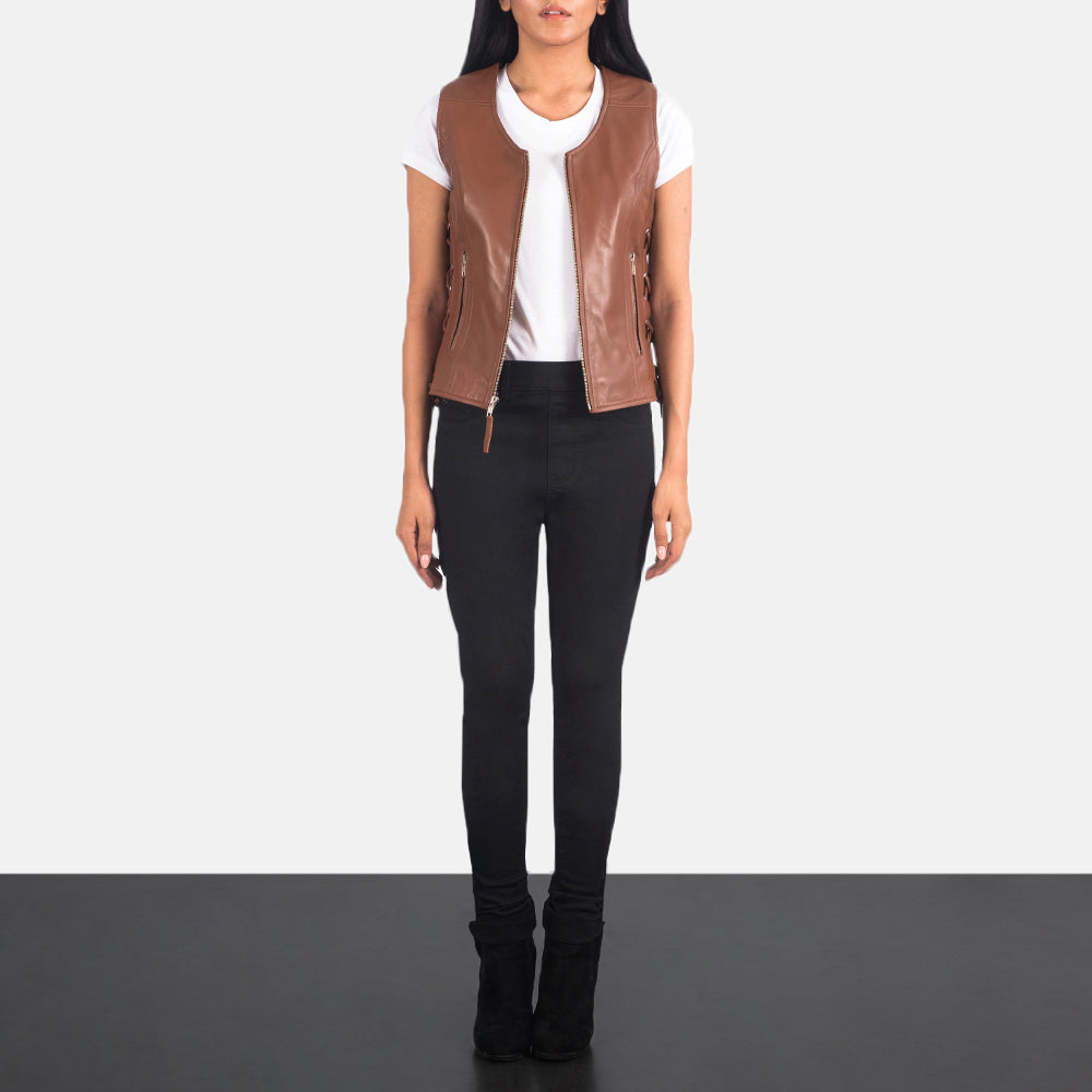
Vanda Kafe Leather Biker Vest për Femra - Pamje anësore me prerje ergonomike të mëngëve