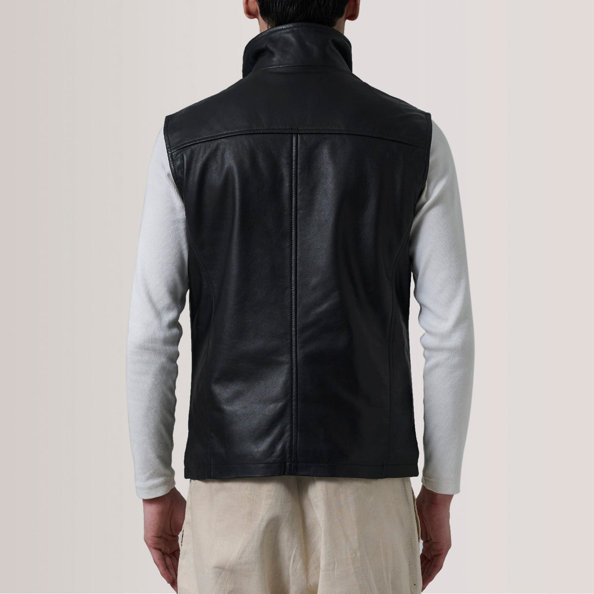 
Detaje nga afër of Band with Buckle & Zipper with placket Hardware on Zane Grey Suede Vest For Men