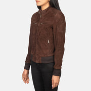 
Brown Goat Suede Bomber Jacket - Pamje e pasme me supe të theksuara dhe buzë të pastër